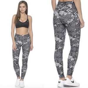 NIKE Legend Tight Fit Dri-FIT Training Leggings